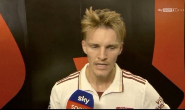 厄德高中场休息还要被采访引不满，球迷：荒谬！让球员去专注比赛