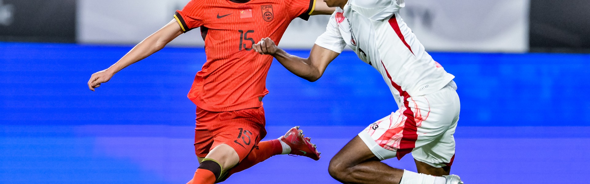 0-2失利，国足仍难破27年不胜日本尴尬纪录，东亚杯5平5负难求一胜