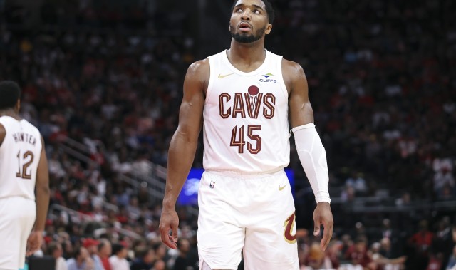 九游官方网站-别急别燥！米切尔半场15分钟 8中4&amp;三分4中3拿到14分2板