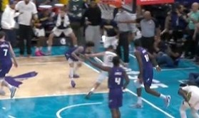 九游体育篮球-老将担当！麦康纳抛投+前场反断 西卡反超上篮 最后时刻逆转战局